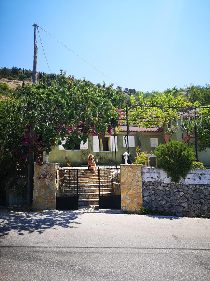 Villa Amygdalia Dilináta エクステリア 写真